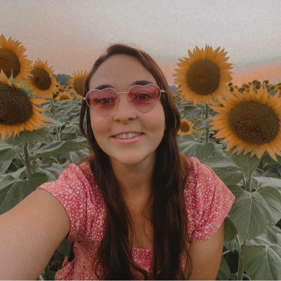 Meet your Posher, Jessica - Picture 1 of 1